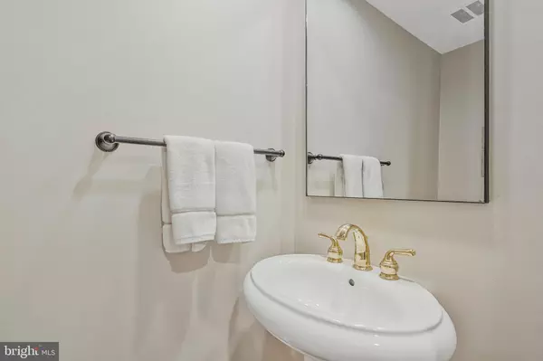 Mclean, VA 22101,1153 RANDOLPH RD