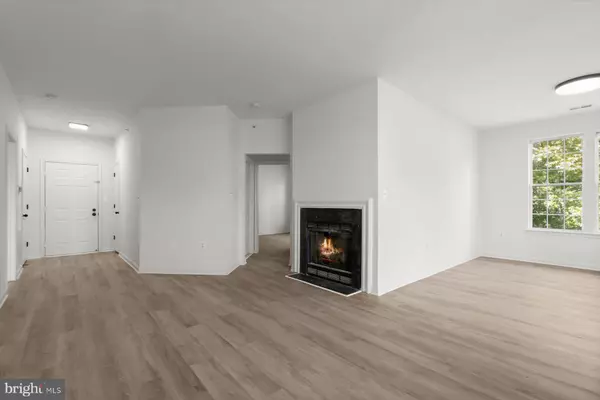 Montgomery Village, MD 20879,9800 LEATHERFERN TER #303-255