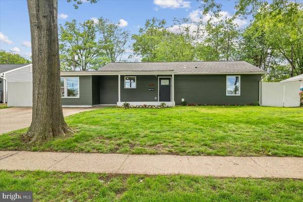 119 OAKTREE DR, Levittown, PA 19055