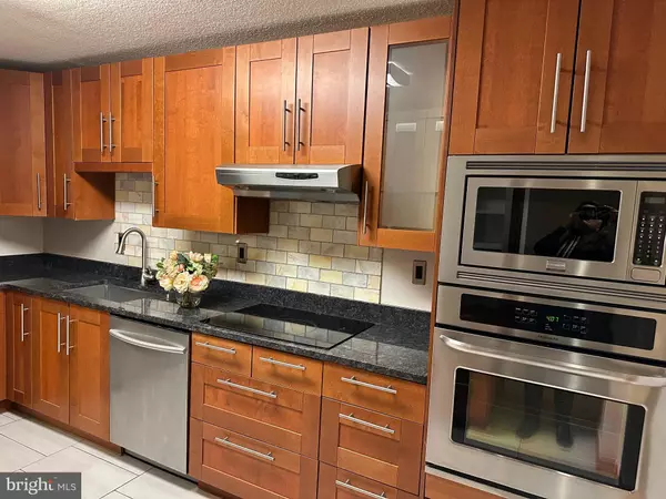 307 YOAKUM PKWY #609, Alexandria, VA 22304