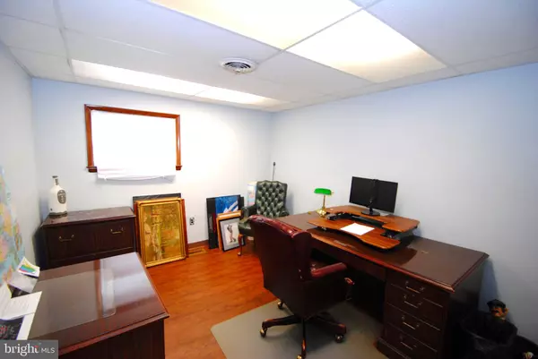 Burlington, NJ 08016,313 W BROAD ST