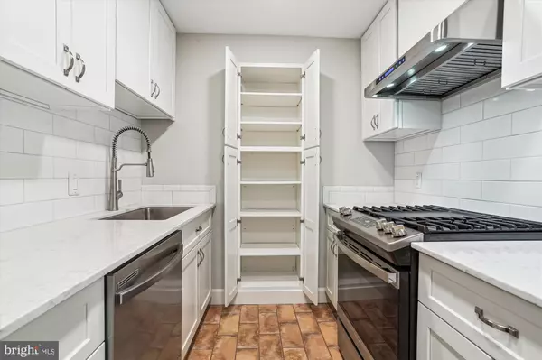 Vienna, VA 22180,214 PARK TERRACE CT SE #88