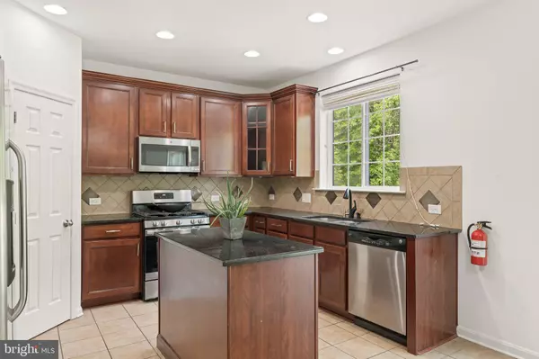 Williamstown, NJ 08094,420 HUNTINGDON DR