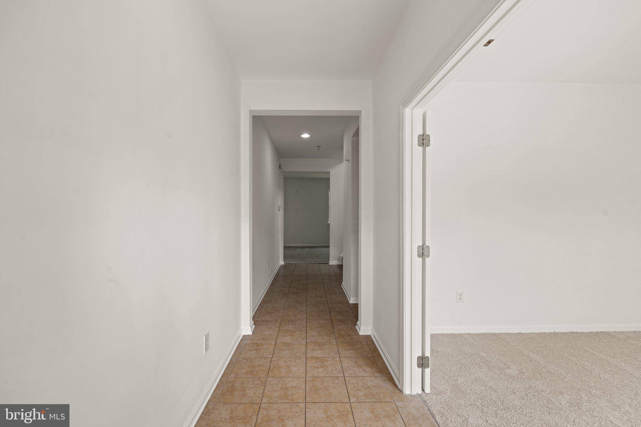 Williamstown, NJ 08094,420 HUNTINGDON DR
