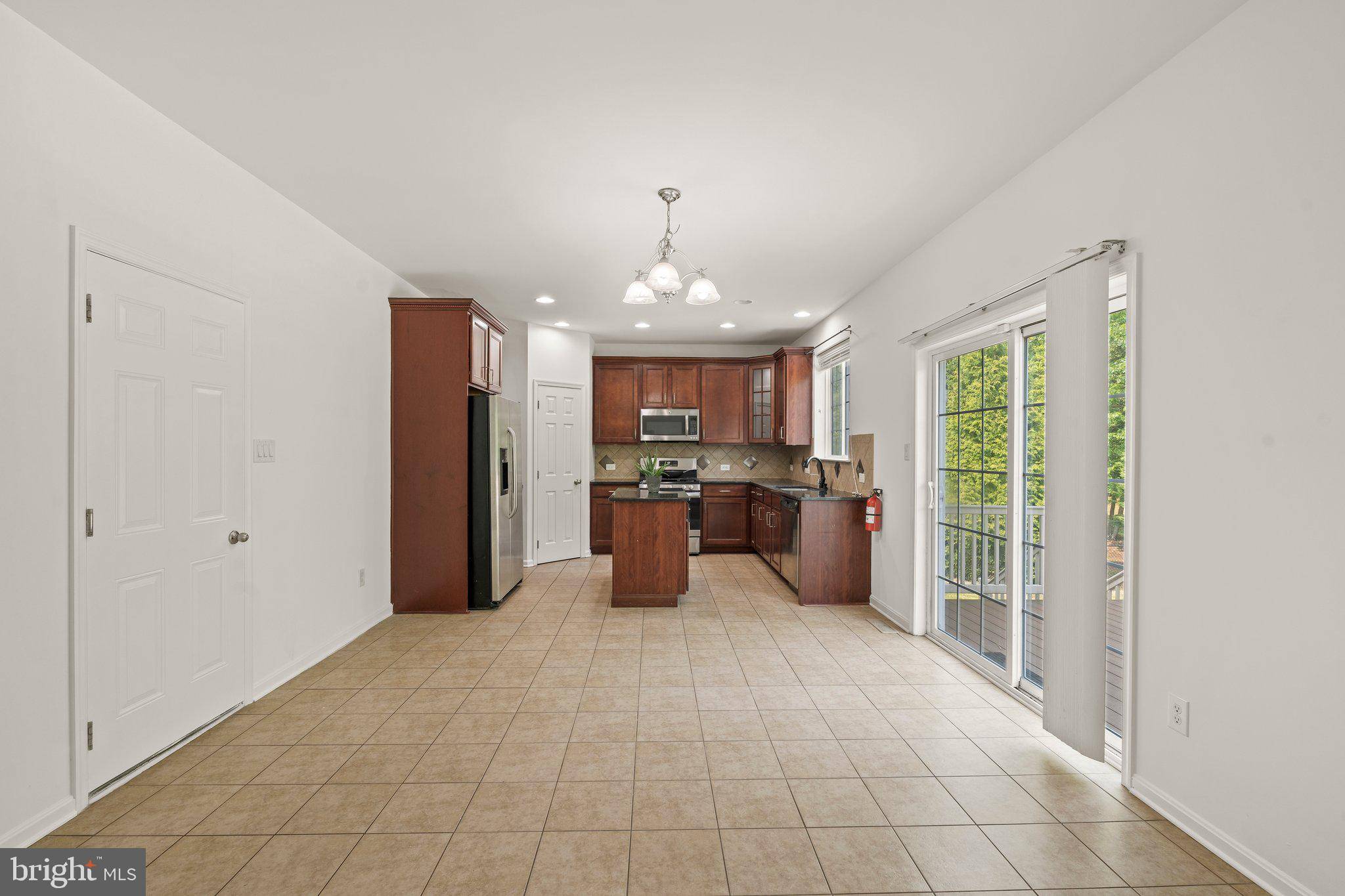 Williamstown, NJ 08094,420 HUNTINGDON DR