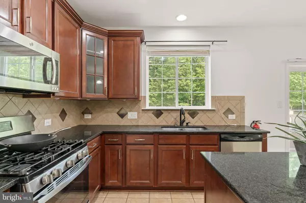 Williamstown, NJ 08094,420 HUNTINGDON DR