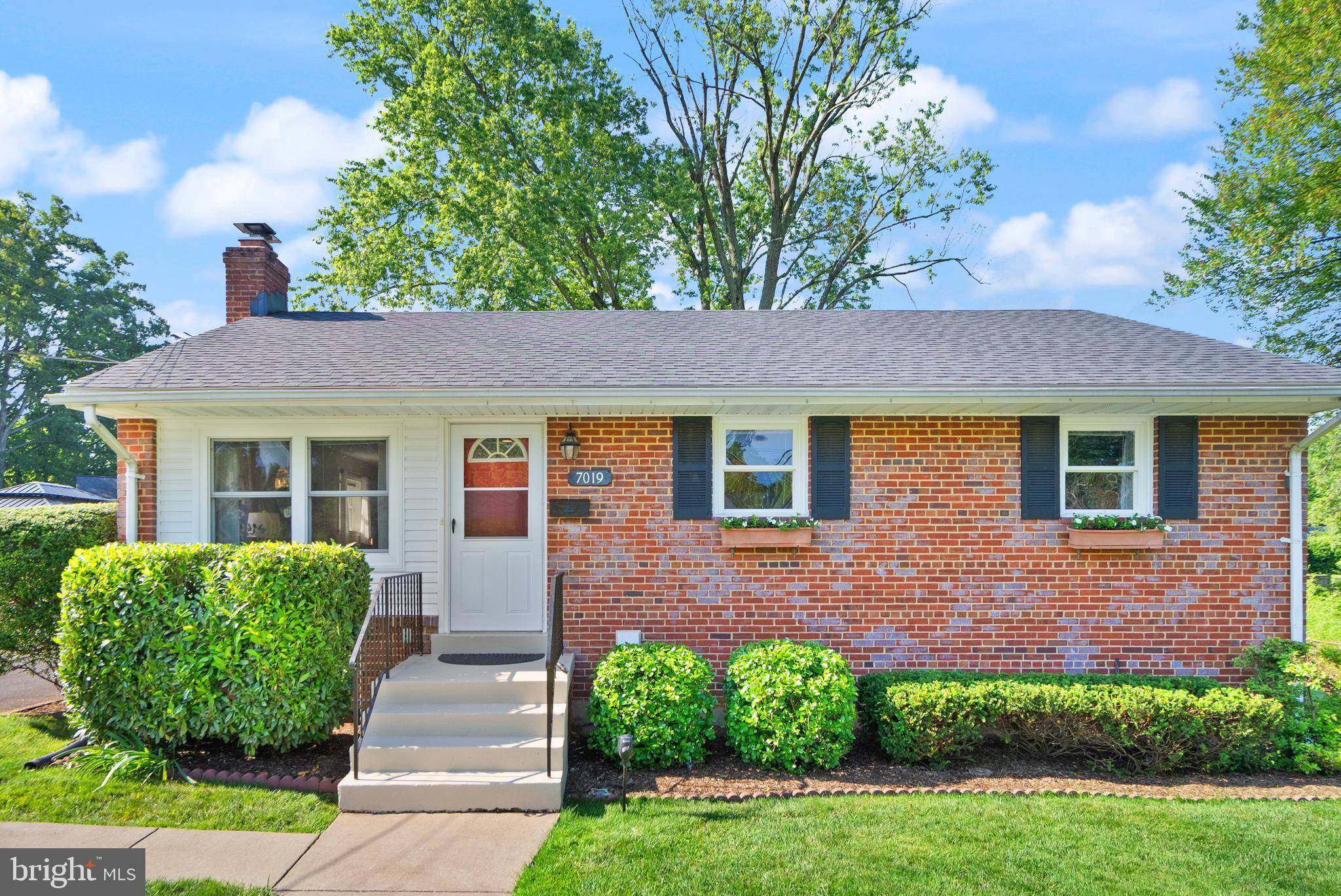 Falls Church, VA 22042,7019 STRATHMORE ST