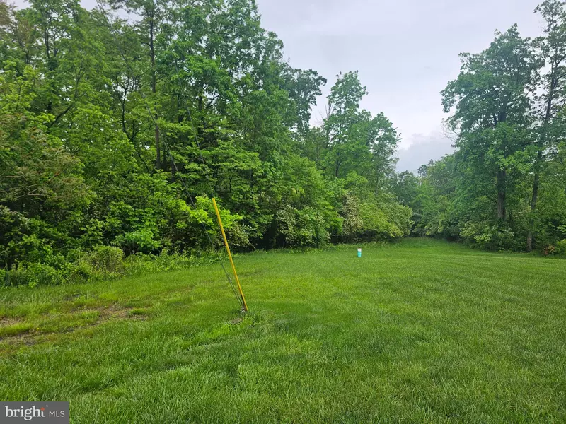 180 SMOKESTOWN RD, Reinholds, PA 17569
