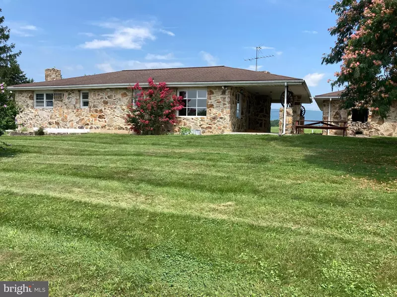 22 KNOLL LN, Newville, PA 17241