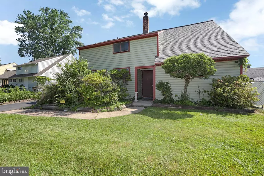 12 GERANIUM RD, Levittown, PA 19057