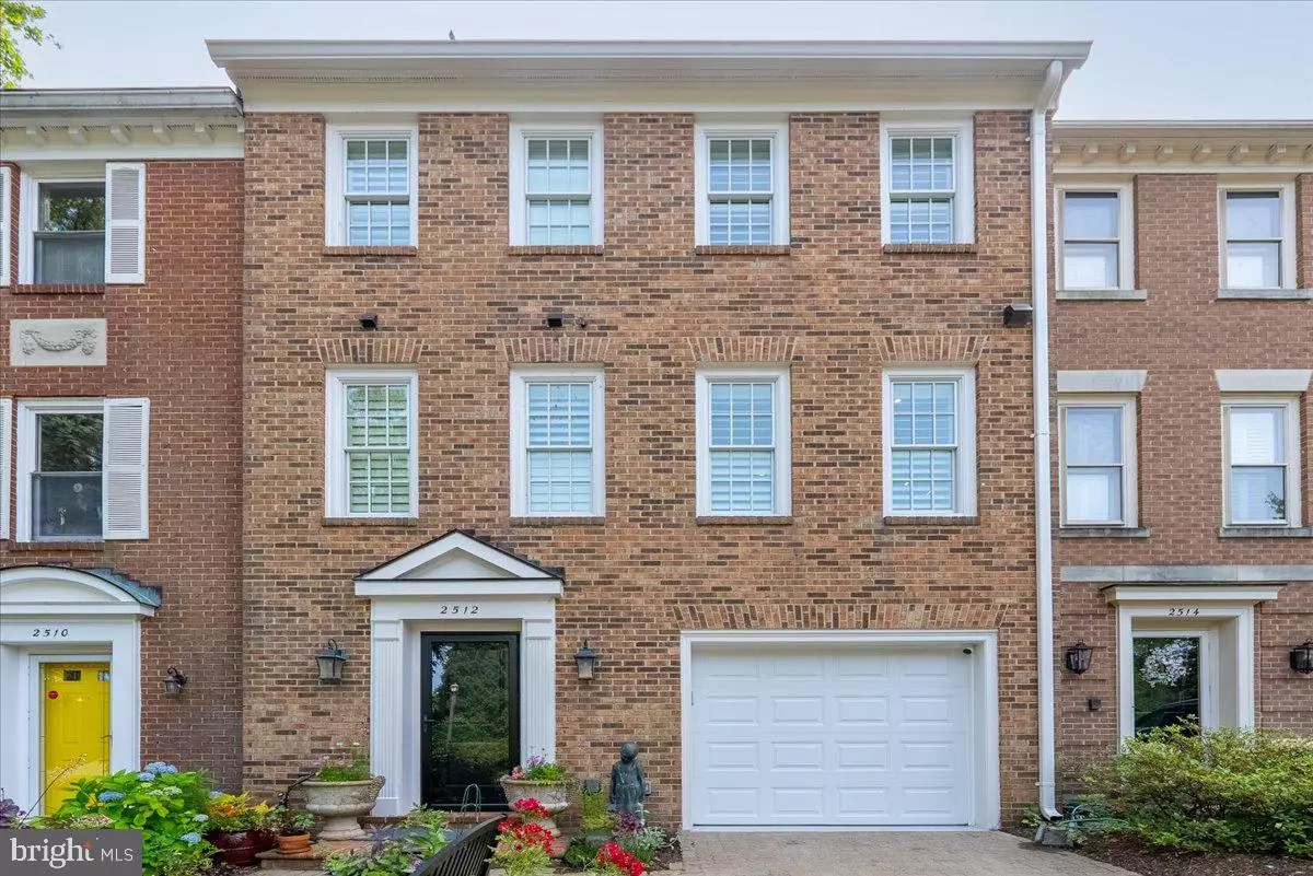 Arlington, VA 22207,2512 N HARRISON ST