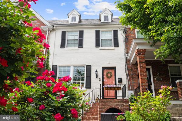 2210 38TH ST NW, Washington, DC 20007
