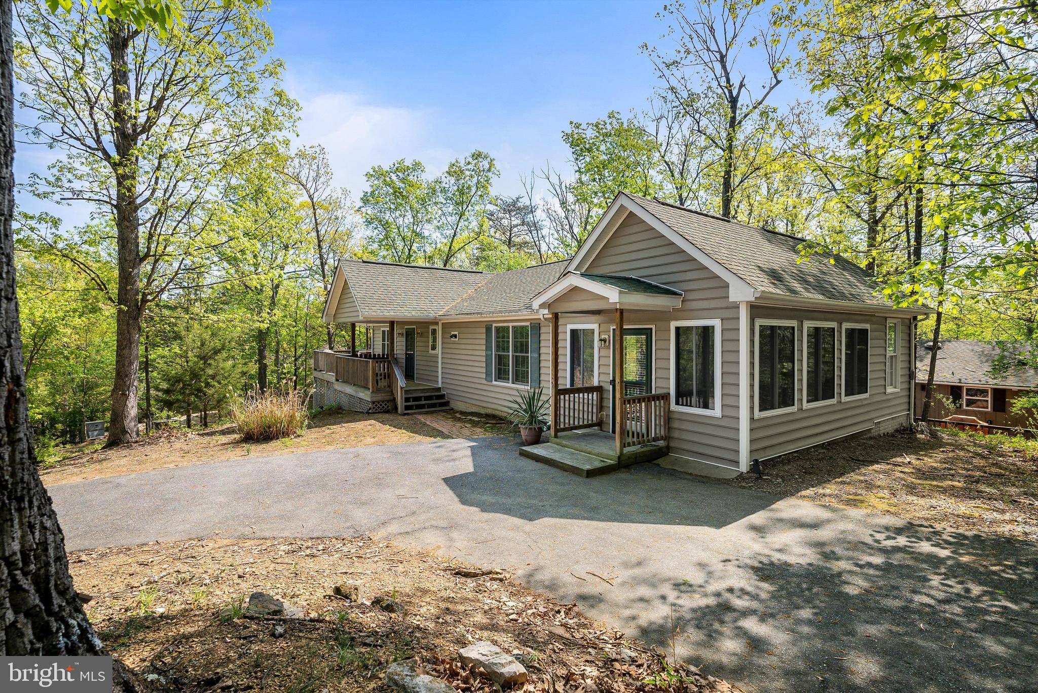 Mc Gaheysville, VA 22840,392 PASSAGE LN