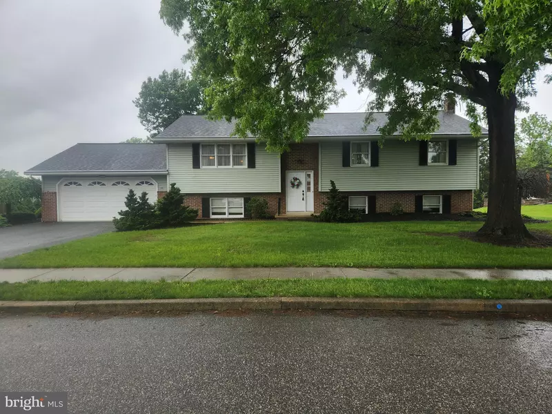 22 HEMLOCK CIR, Elizabethtown, PA 17022