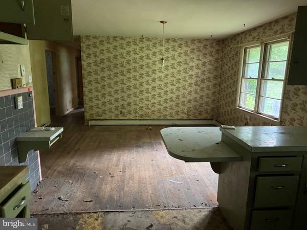 New Holland, PA 17557,740 S CUSTER AVE