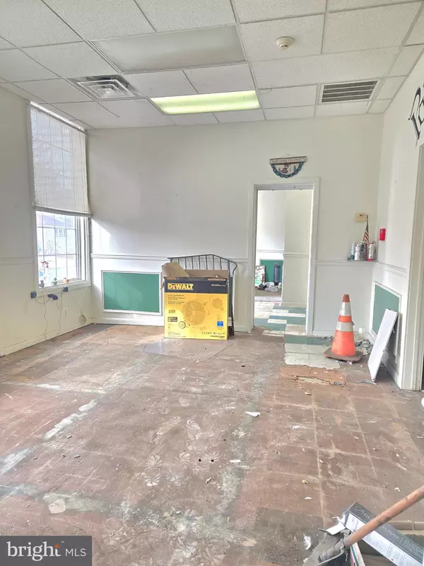 Elkins Park, PA 19027,913 TOWNSHIP LINE RD