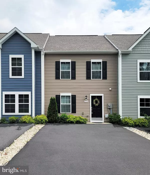 Bunker Hill, WV 25413,220 SCOTCH PINE DR