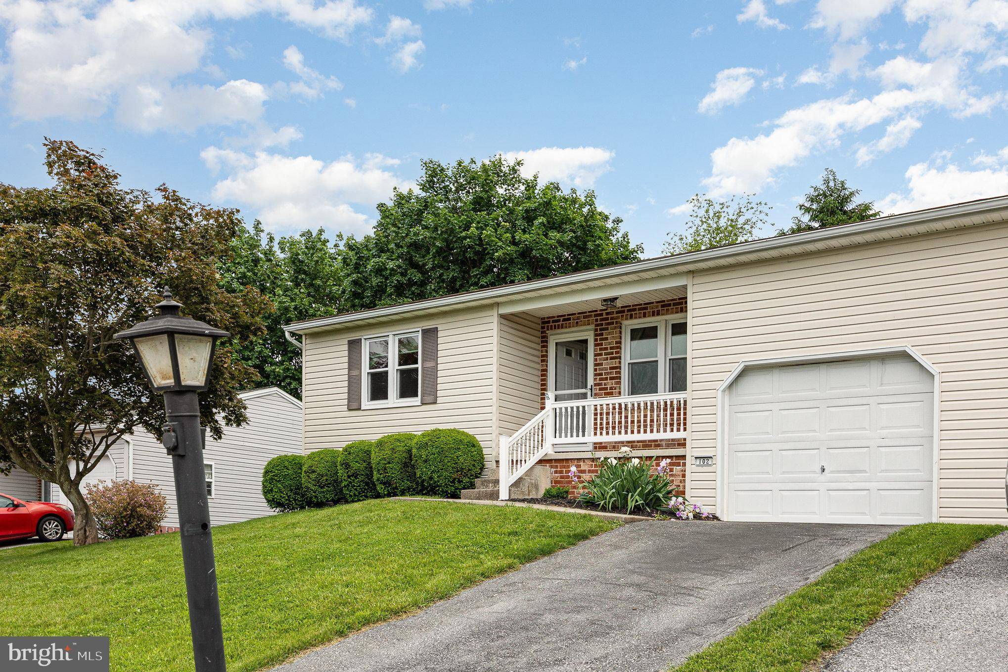 Dillsburg, PA 17019,102 MAY DR