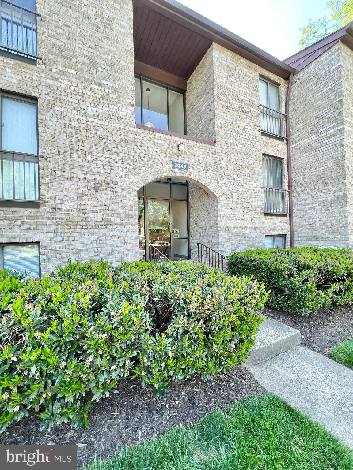 Reston, VA 20191,2049 ROYAL FERN CT #43/21C