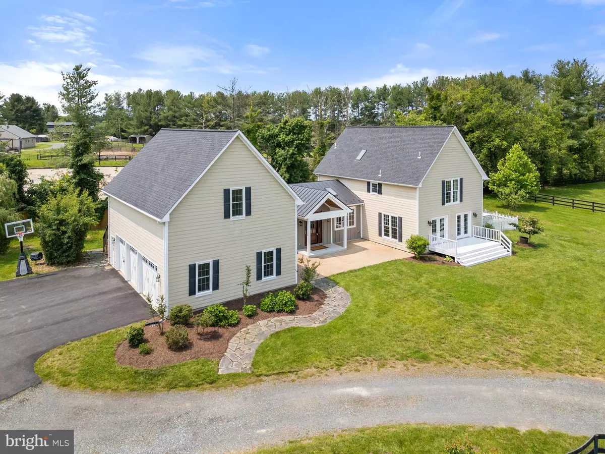 Middleburg, VA 20117,21073 ST LOUIS RD