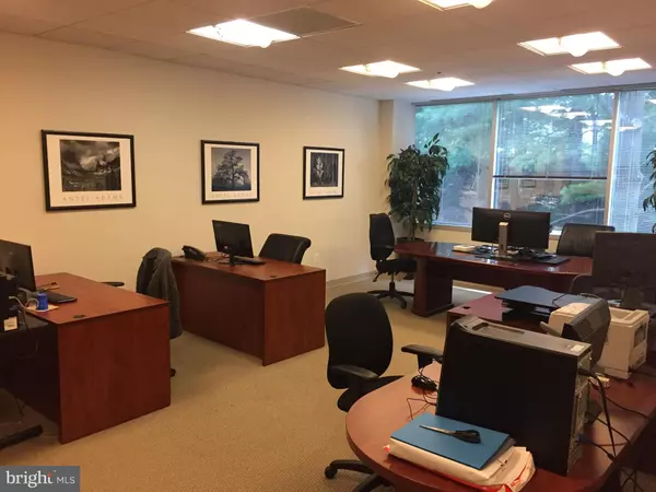 Reston, VA 20191,1801 ROBERT FULTON DR #220