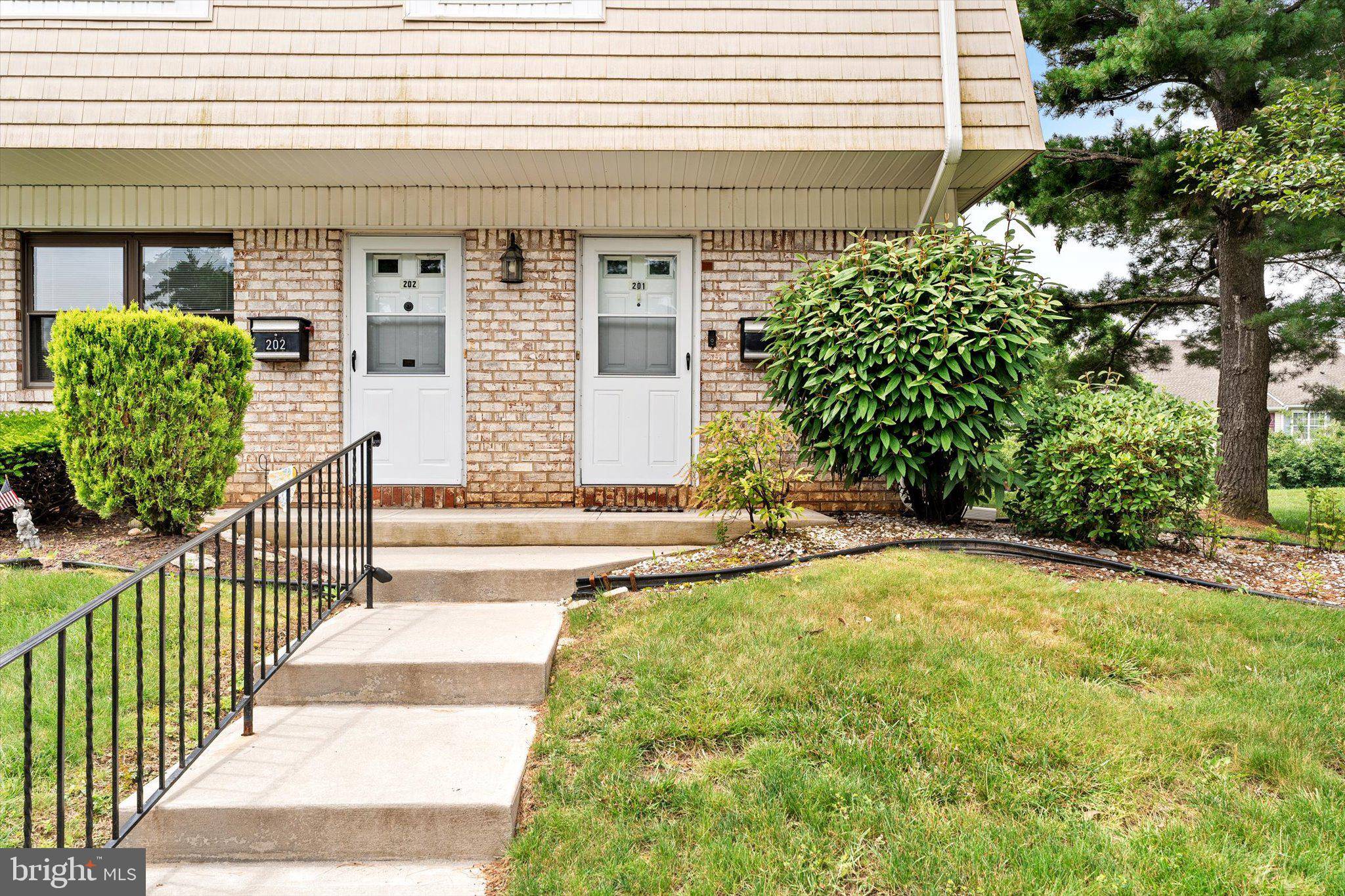 Hamilton, NJ 08690,201 SILVER CT
