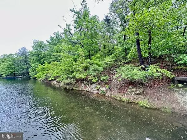 Cross Junction, VA 22625,528 SOUTHWOOD DR