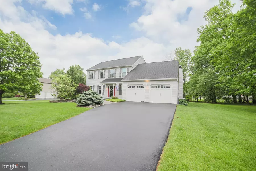 16 RED OAK DR, Quakertown, PA 18951