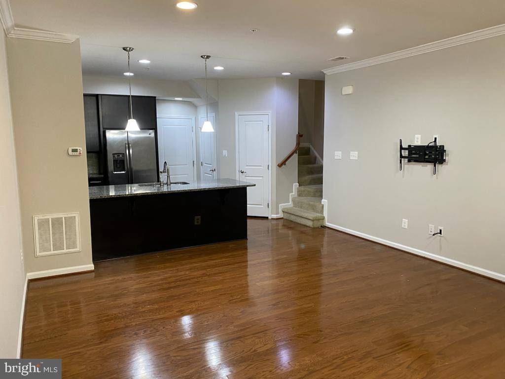 Herndon, VA 20171,3198 YEAGER DR