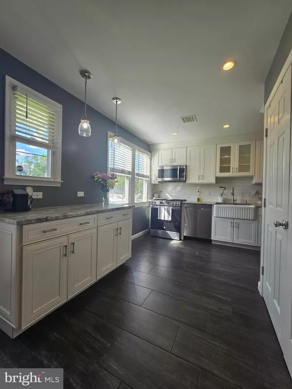 Eatontown, NJ 07724,34 BARKER