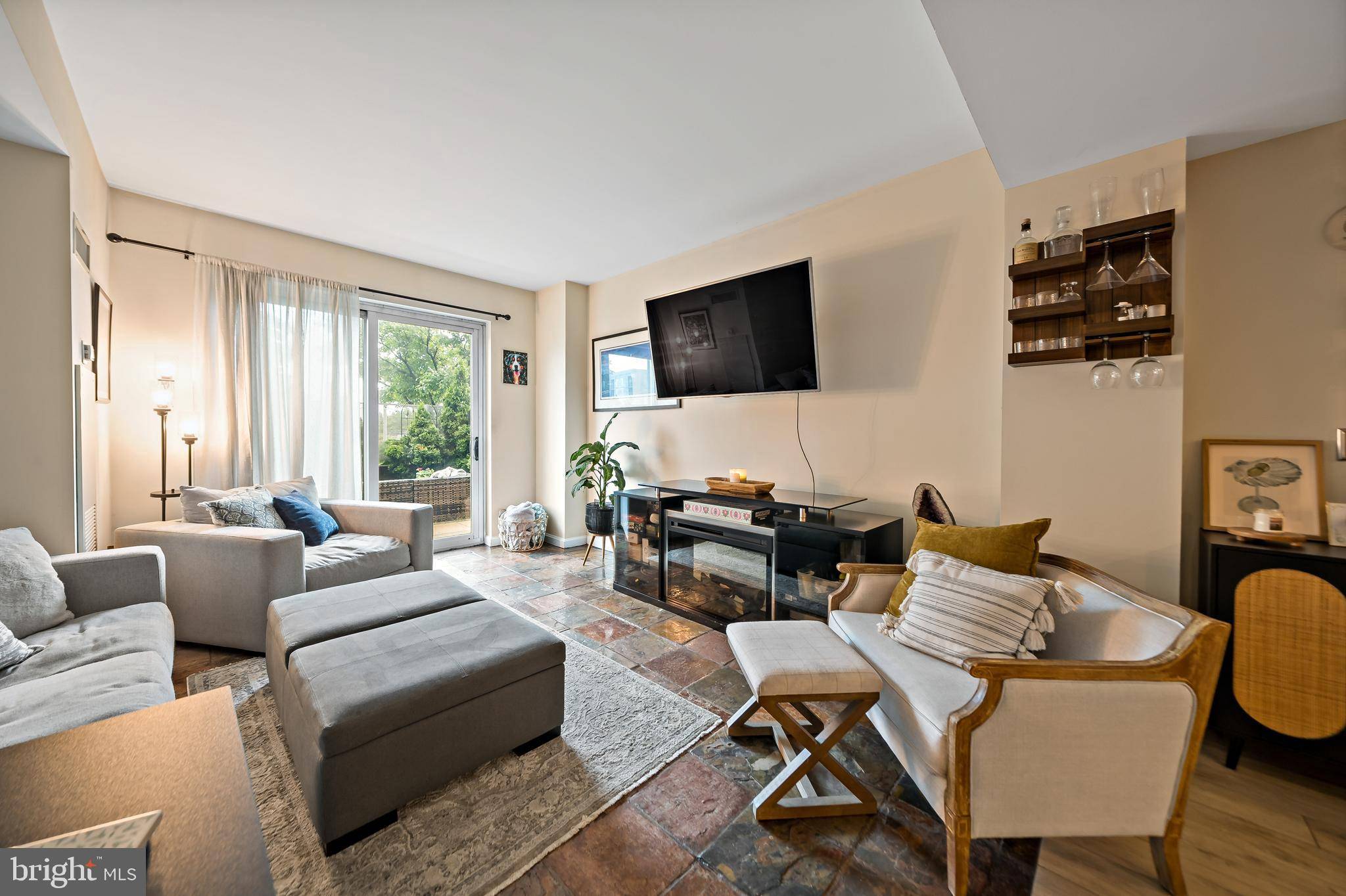 Philadelphia, PA 19123,901 N PENN ST #P308