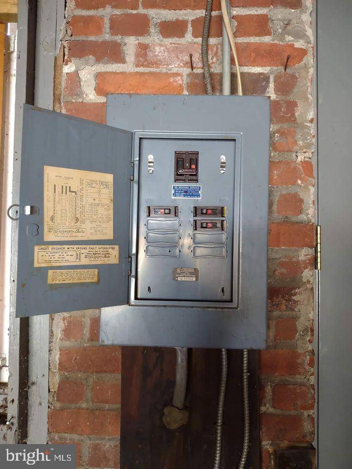 Reading, PA 19604,330-R LOCUST ST
