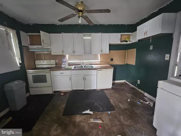 West Deptford, NJ 08086,296 OGDEN STATION RD