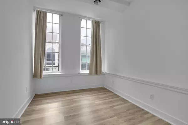 Philadelphia, PA 19106,44 S 3RD ST #2