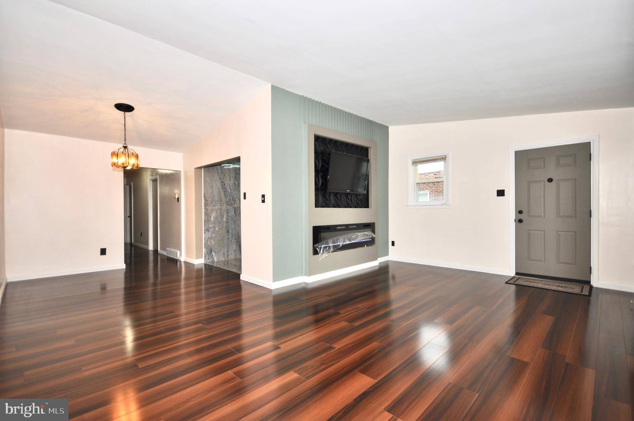 Philadelphia, PA 19152,8922 BROUS AVE