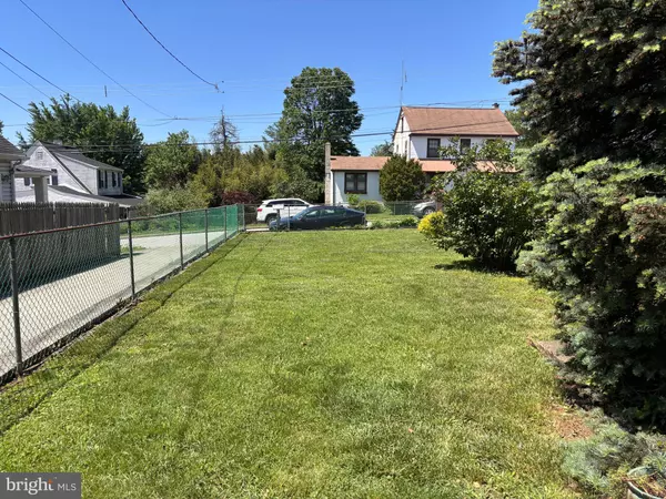 Conshohocken, PA 19428,264 ROBERTS AVE