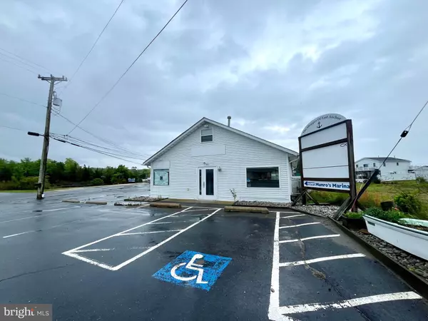 Tuckerton, NJ 08087,985 RADIO RD