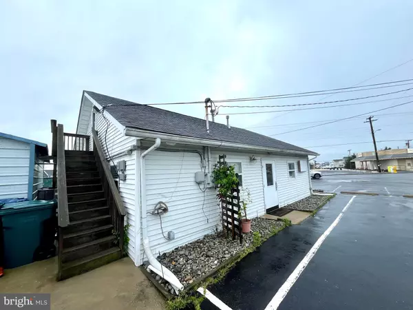 Tuckerton, NJ 08087,985 RADIO RD