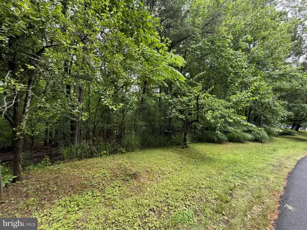 Oakton, VA 22124,2704 CHARITON ST
