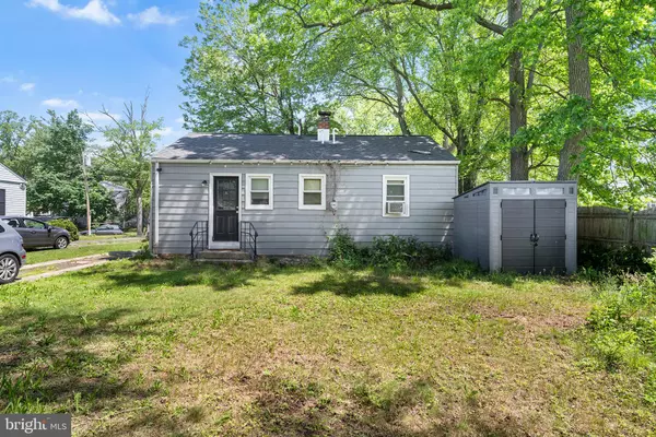 West Deptford, NJ 08096,221 WALNUT ST