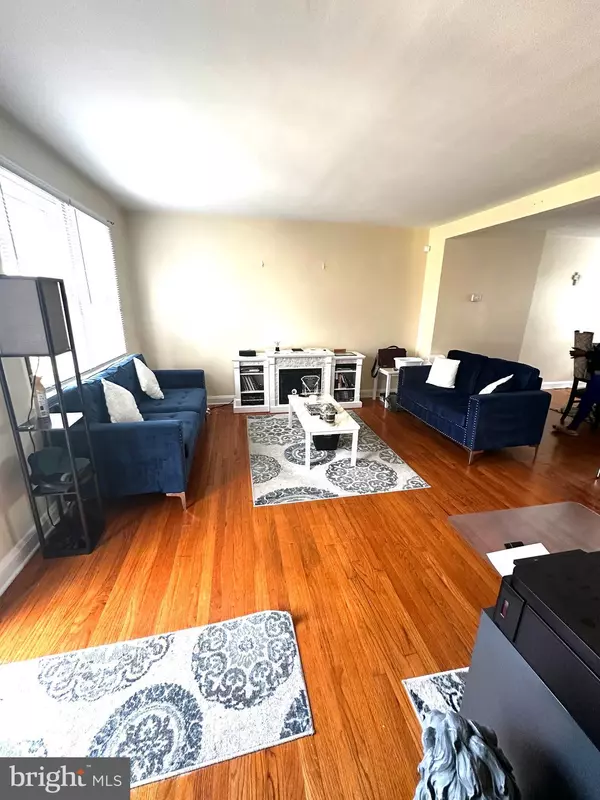 Baltimore, MD 21212,912 EVESHAM AVE