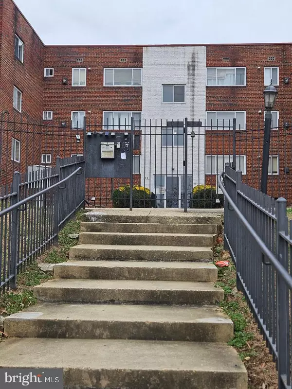 Washington, DC 20032,10 HALLEY PL SE #203