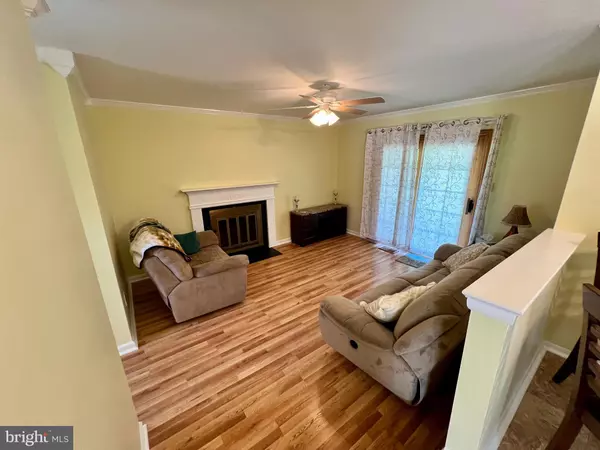 Williamstown, NJ 08094,613 GREENBRIAR DR