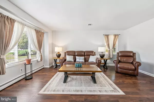 Toms River, NJ 08755,44 GARDENIA WAY