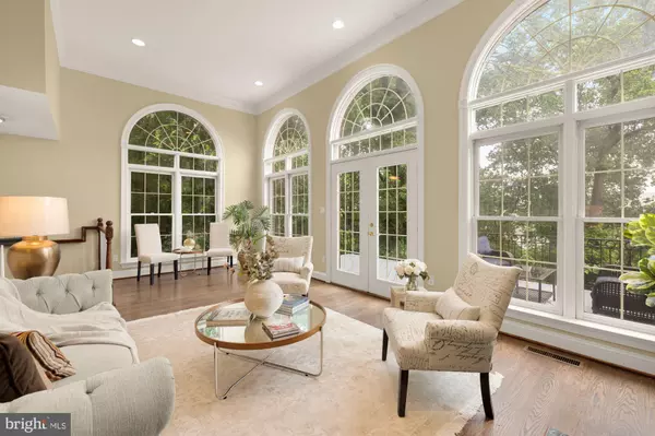 Arlington, VA 22209,2221 N OAK CT