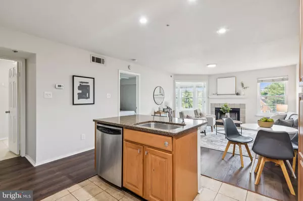 Alexandria, VA 22302,3315 WYNDHAM CIR #3223