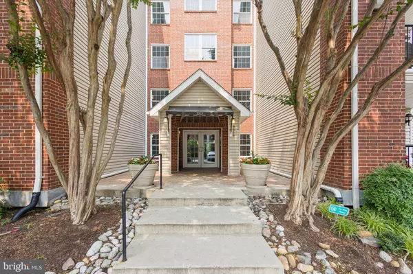 Alexandria, VA 22302,3315 WYNDHAM CIR #3223