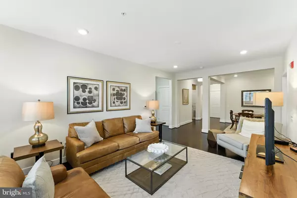 Fairfax, VA 22031,9521 BASTILLE ST #403