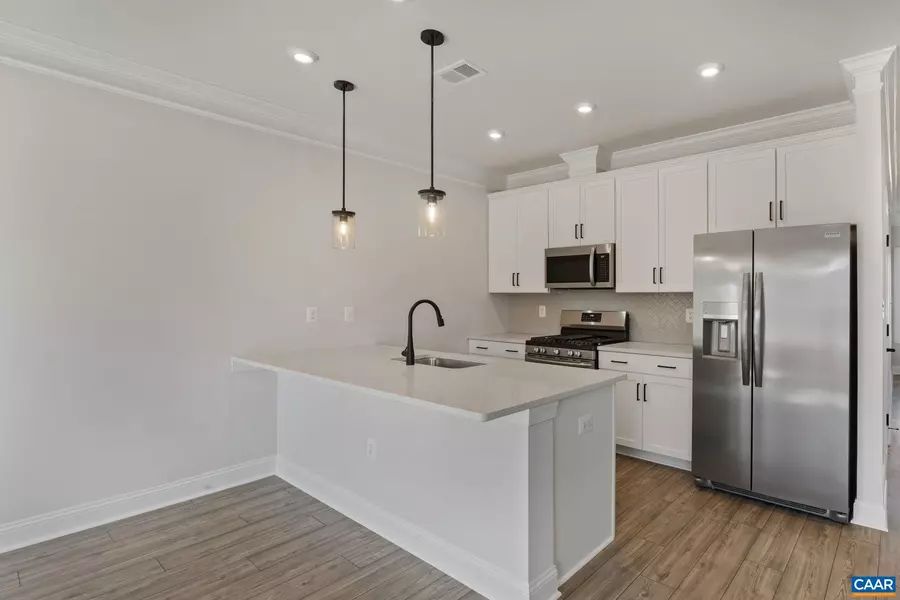 221 SUNBIRD LN, Waynesboro, VA 22980