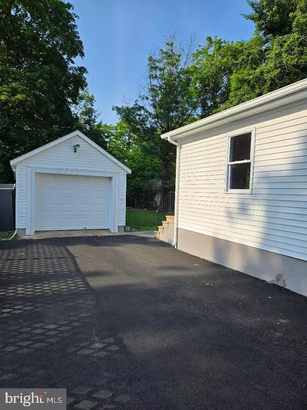 Paulsboro, NJ 08066,108 THOMSON AVE